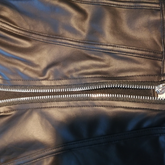 NWT La Senza Faux vegan Leather crop top - Picture 2 of 3